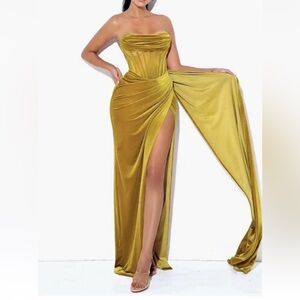 Miss Circle Priyaa Gold Draping Corset High Slit Velvet Gown Dress Sz S NWT